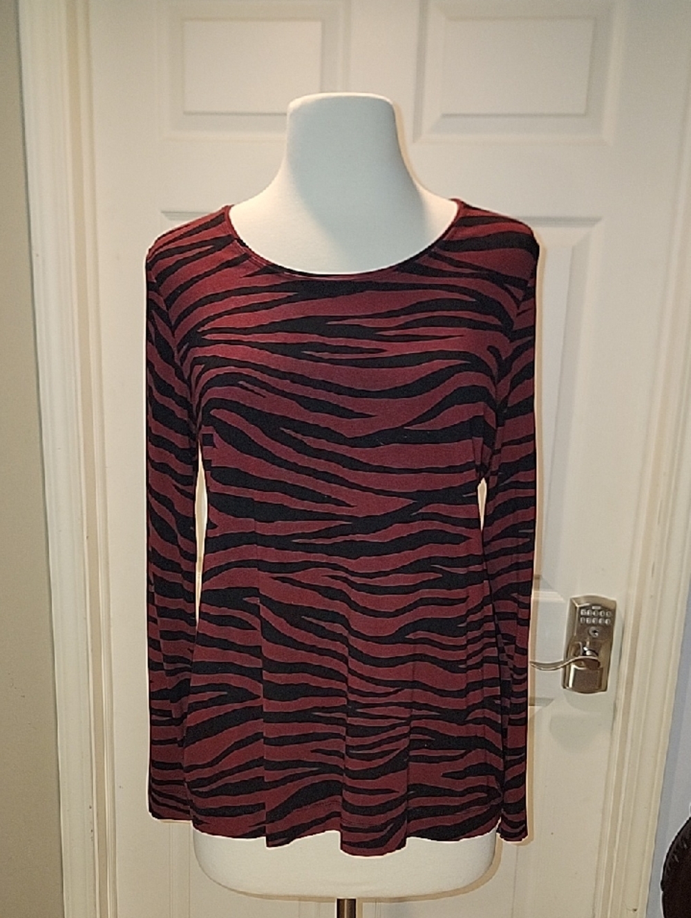 CHICO'S  Long Sleeve. SIZE MEDIUM